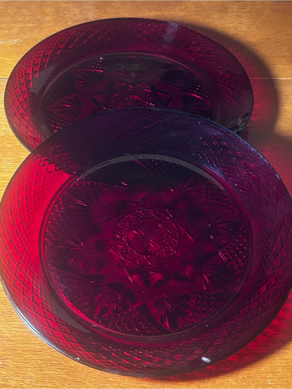 Vintage luminarc antique ruby set 2 plates